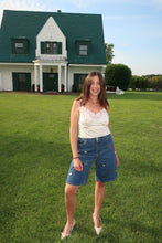 Load image into Gallery viewer, Brooch Levi’s Shorts
